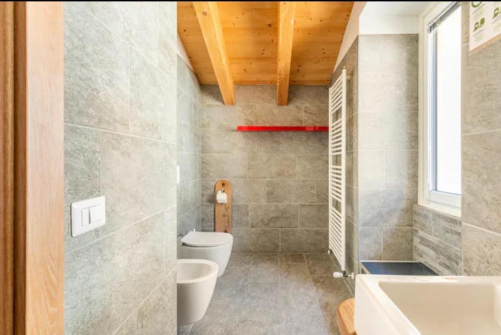 Koupelna v ubytování Foresteria B&B Vecchiascuola Pianazzola