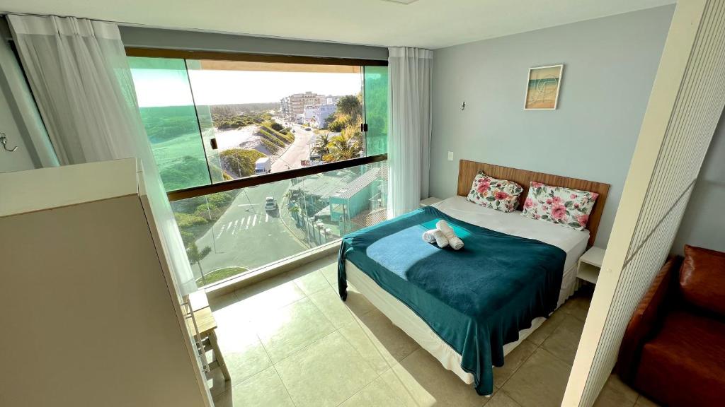 Ένα ή περισσότερα κρεβάτια σε δωμάτιο στο LOFT PRAIA GRANDE Vista Mar