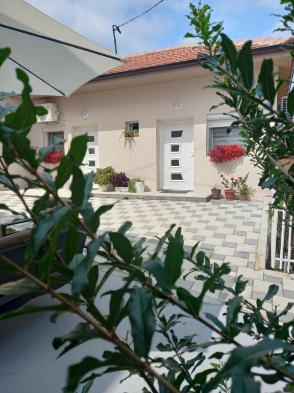 a house with a brick driveway in front of it at LEDA Apartmani in Smederevo