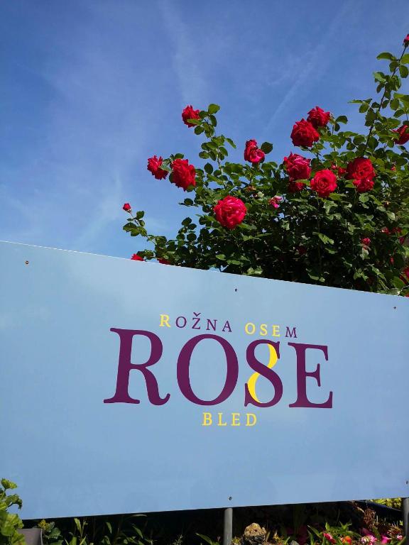 a sign for a rose bed with red roses at Rose 8 Bled in Bled