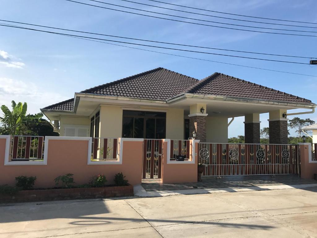 Ban Phe Villa Close to Koh Samet, Klaeng (updated prices 2024)