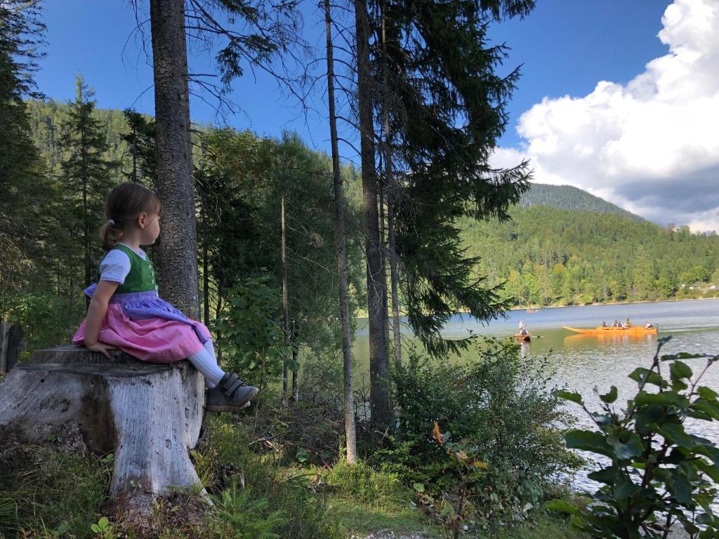 Loodusmaastik talumajutuse lähedal