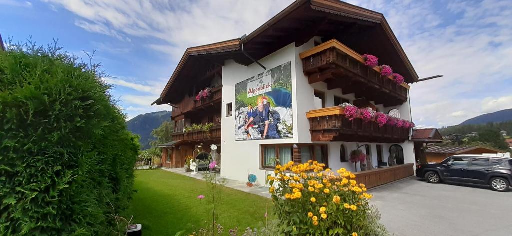Nespecifikovaný výhled na hory nebo výhled na hory při pohledu z aparthotelu