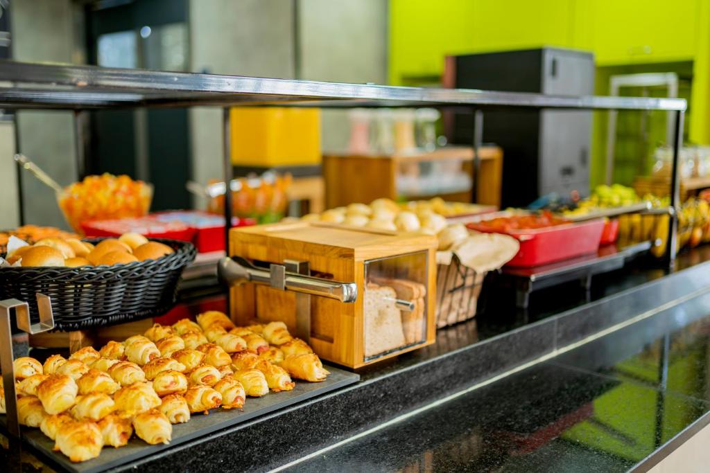 Comida no hotel ou em algum lugar perto