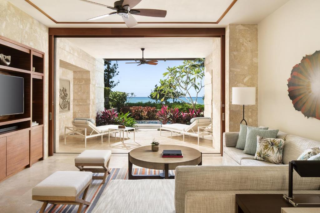 West Beach King Suite - Ground Floor