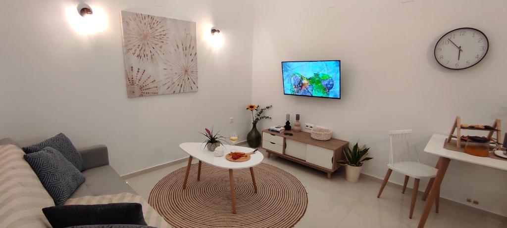 EZITH LUXURY APARTMENTSにあるテレビまたはエンターテインメントセンター