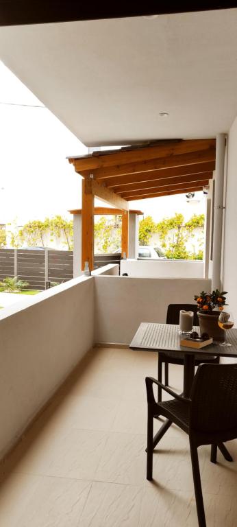EZITH LUXURY APARTMENTSにあるバルコニーまたはテラス