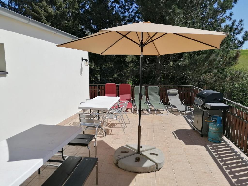 Patio nebo venkovní prostory v ubytování Penzion V Roklich & Apartmens V Roklich