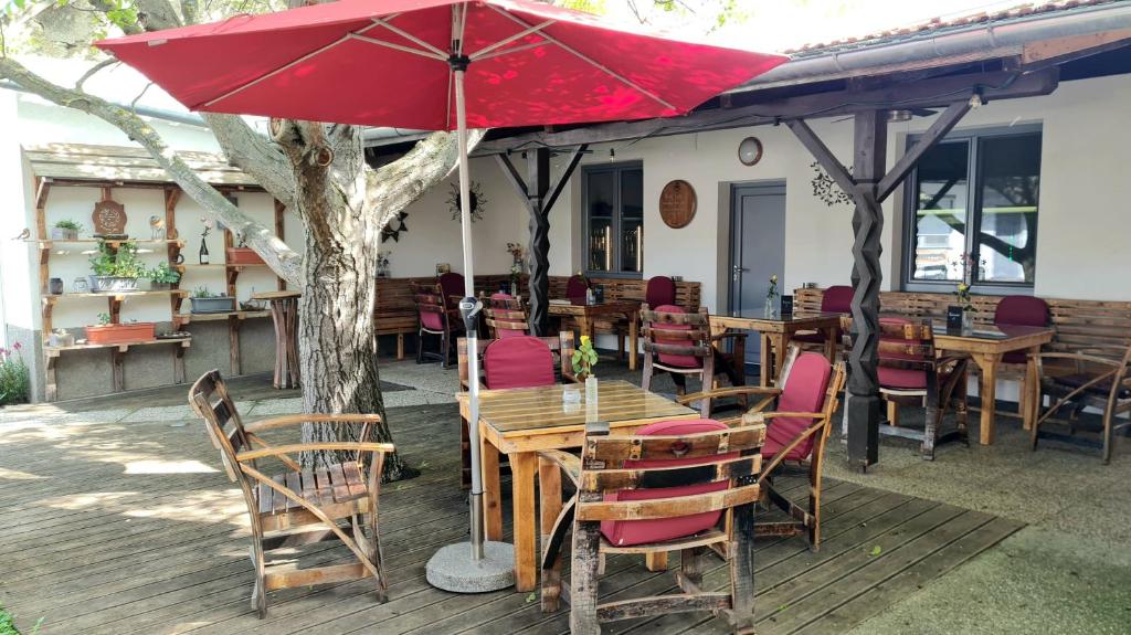 Restaurace v ubytování Weingut & Gästehaus Markus Tschida