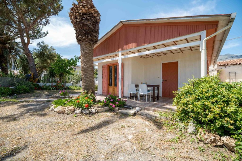 Κήπος έξω από το Milos Alexandra Studio