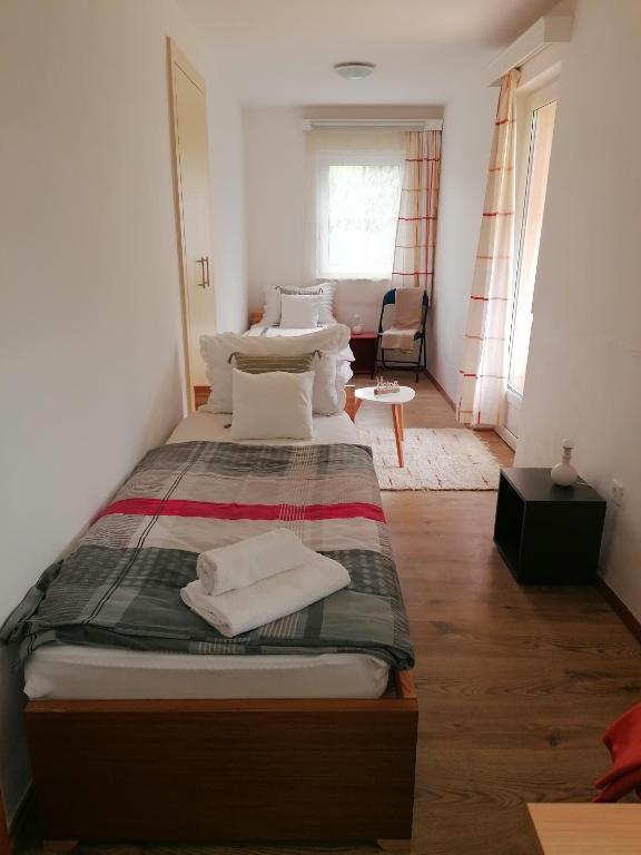 Postel nebo postele na pokoji v ubytování Marianna Apartman