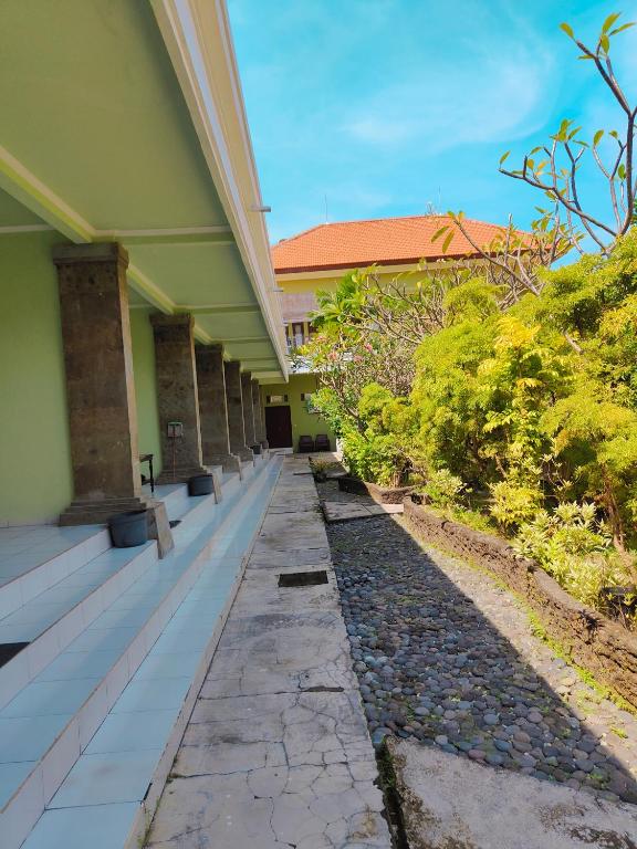 Berlian Inn Kuta Beach photo