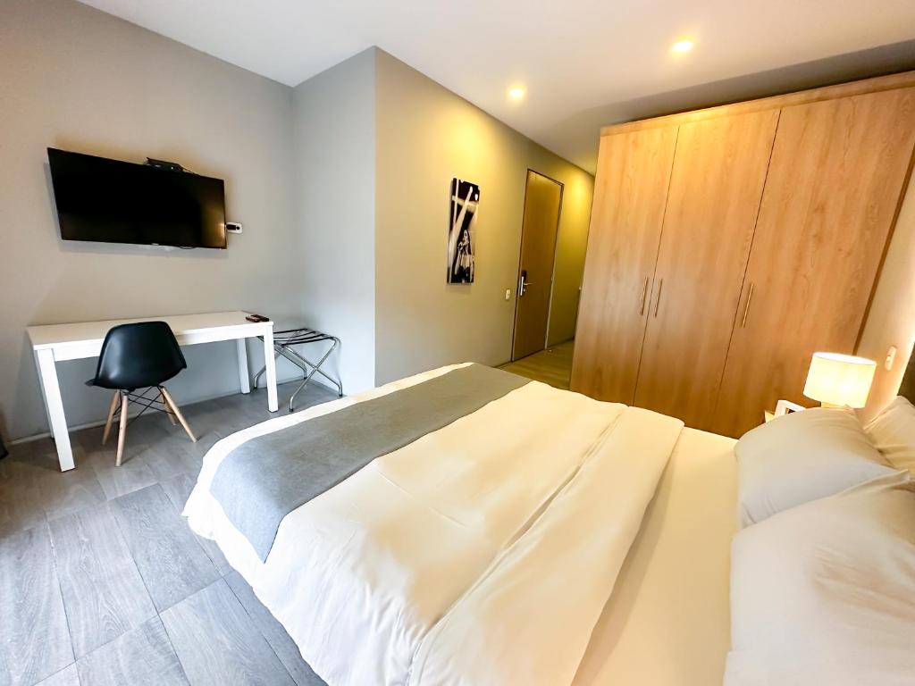 Postel nebo postele na pokoji v ubytování Hotel Arena Suites Movistar Arena