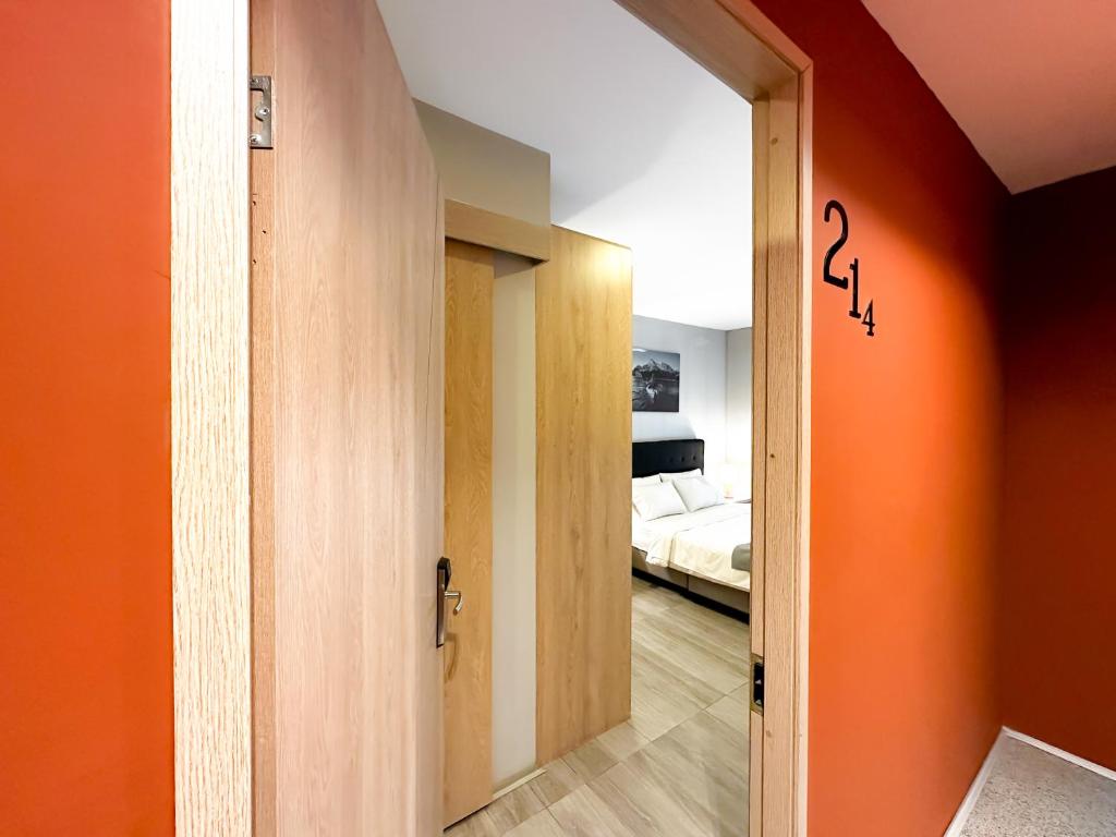 Postel nebo postele na pokoji v ubytování Hotel Arena Suites Movistar Arena