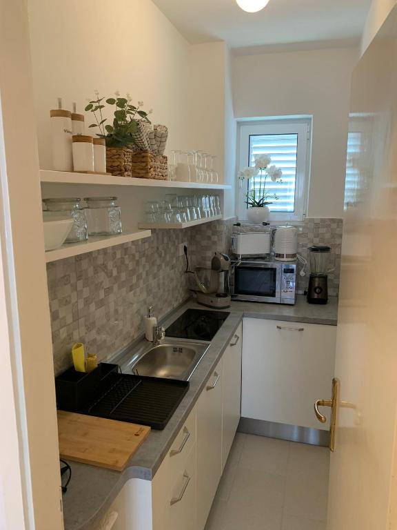 Kuchyň nebo kuchyňský kout v ubytování Hvar Deluxe Rooms