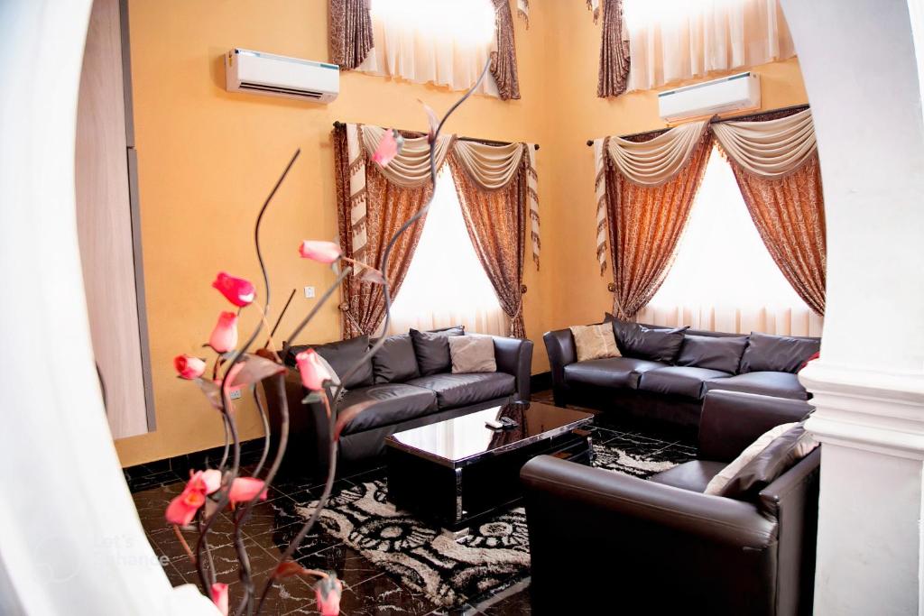 May's Haven, Taifa (updated prices 2024)