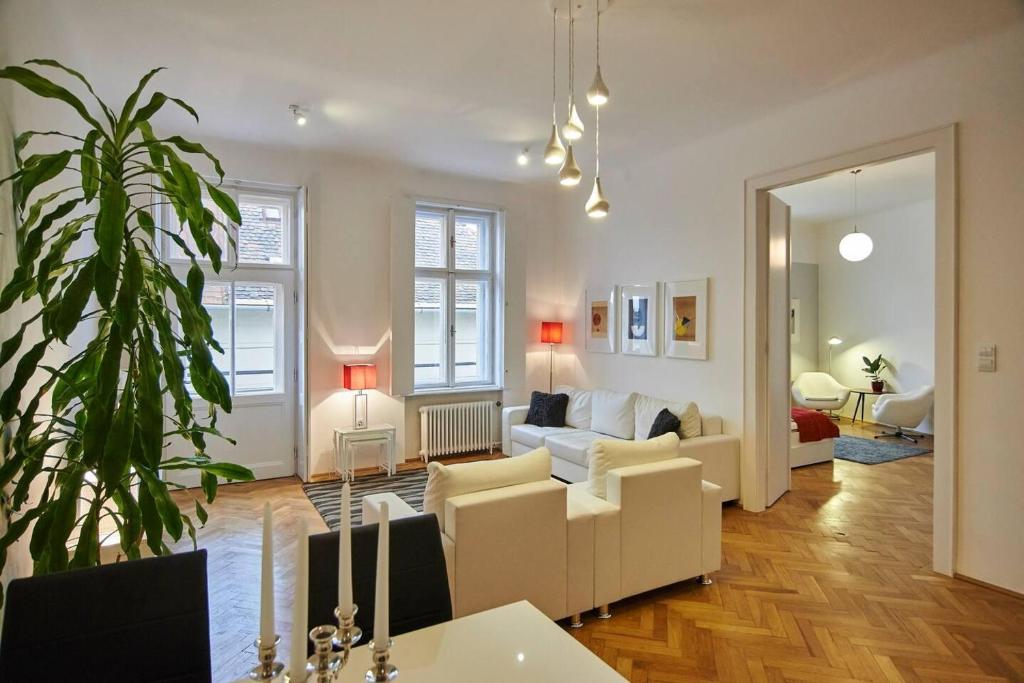 Spacious 1 Bed Basilica Apartment - with balcony 1066 Budapest, 1 Zichy Jeno utca kép - 1