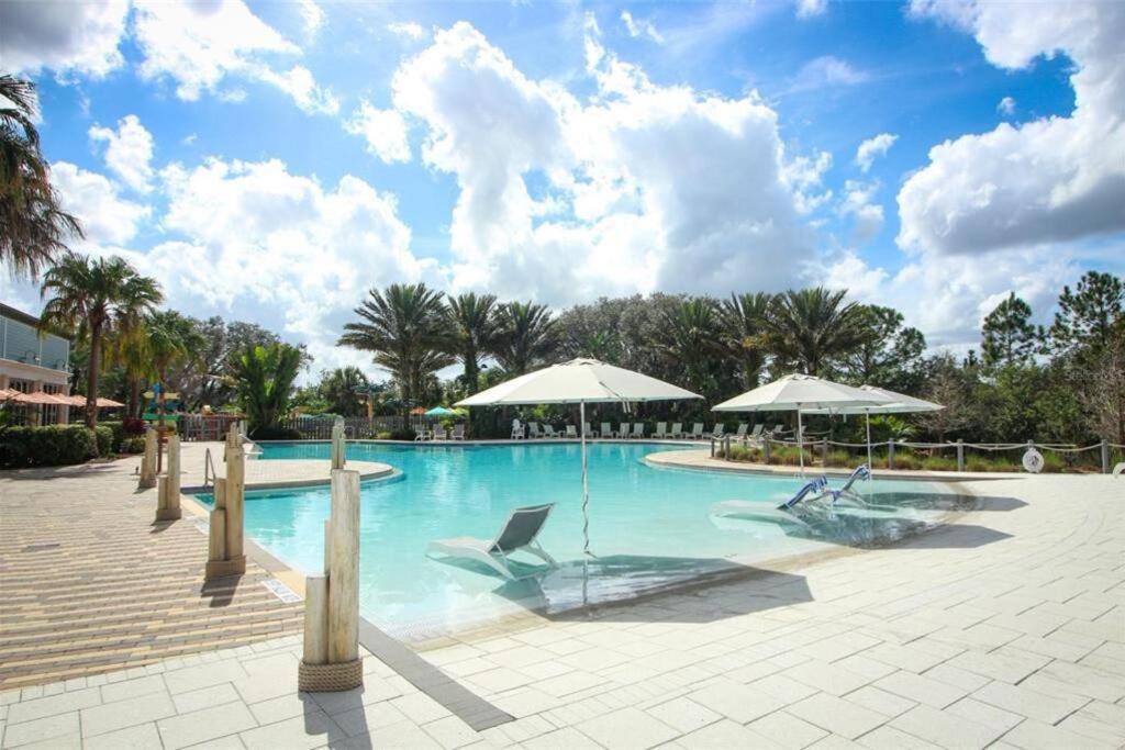 Bazén v ubytování Pool Home Champions Gate Area with Resort Amenities Next to Disney nebo v jeho okolí
