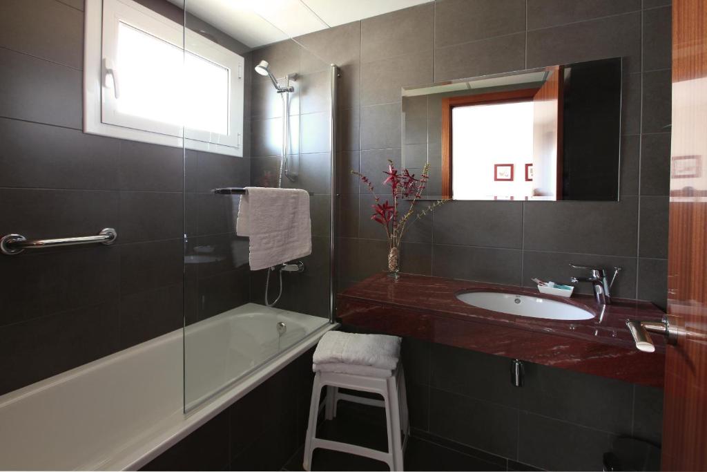 Koupelna v ubytování Hotel Marblau Tossa