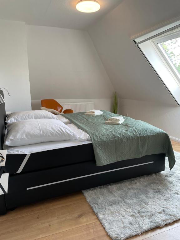 Postel nebo postele na pokoji v ubytování FeWo-Julius am Weser-Sandstrand
