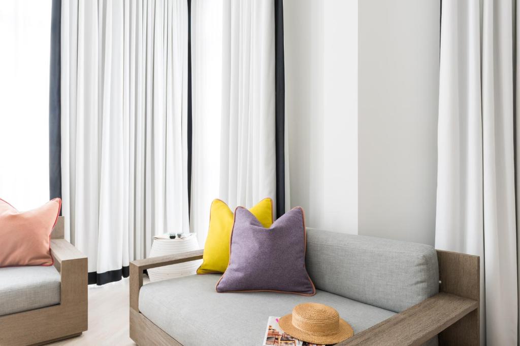 Bungalow Hotel photo