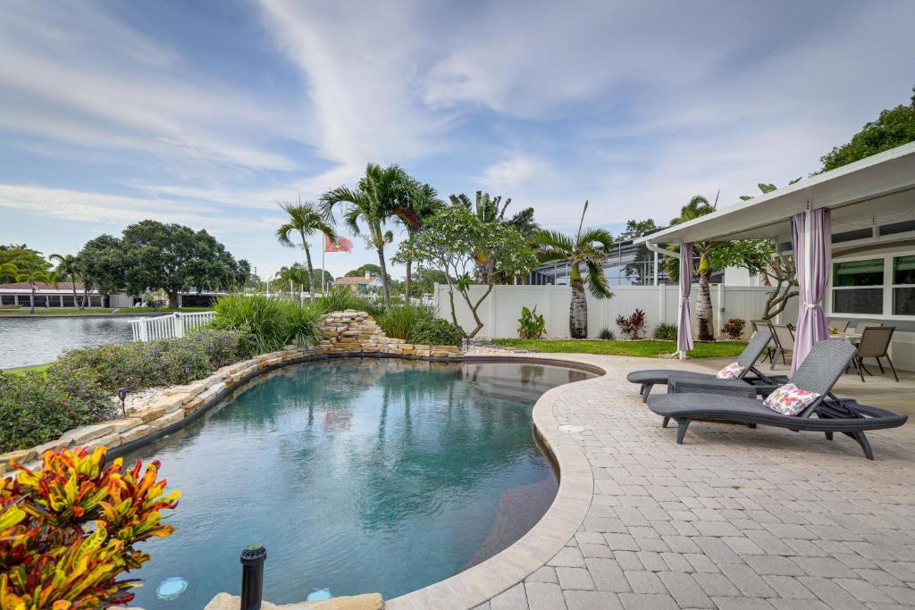 St Pete Vacation Rental Private Pool and Water View, St. Petersburg