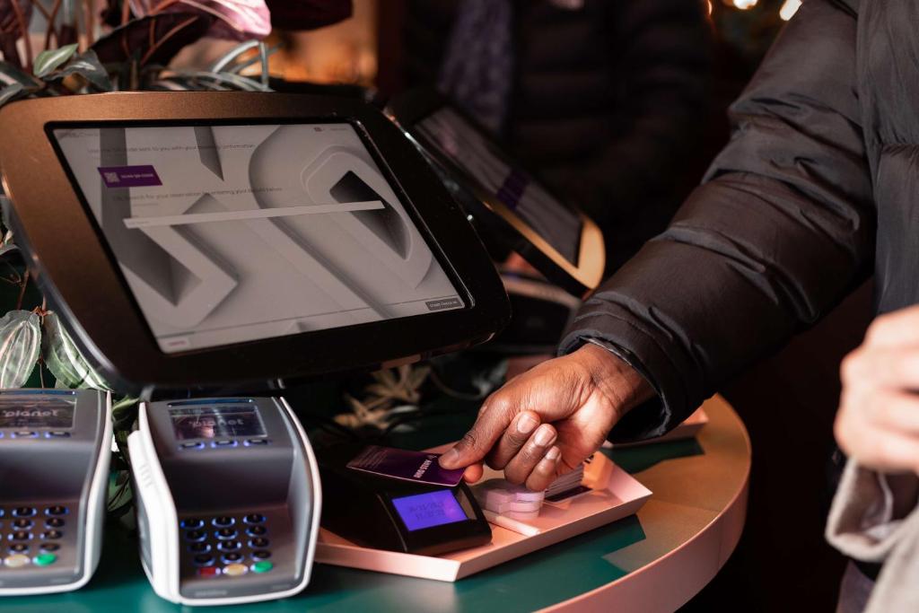 YOTEL Manchester Deansgate - Resim 11