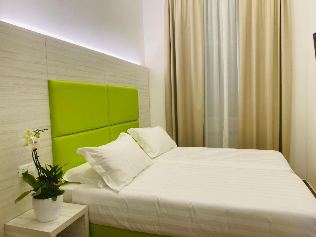 Łóżko lub łóżka w pokoju w obiekcie Hotel Fioralba