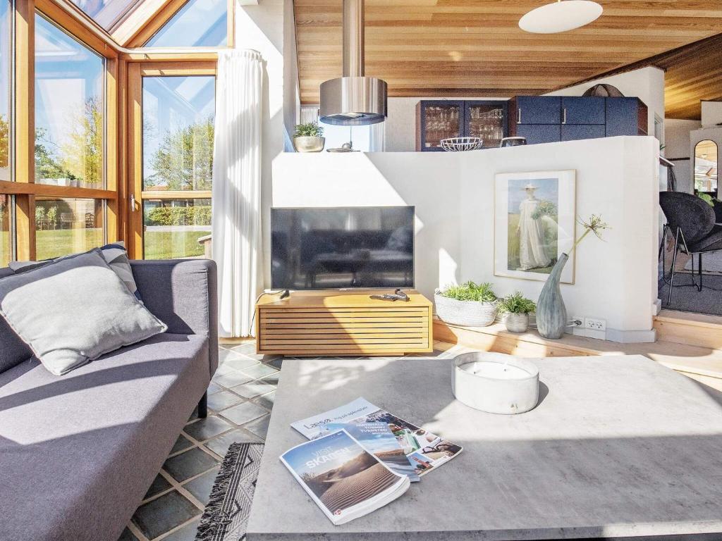 Posezení v ubytování 8 person holiday home in Skagen-By Traum