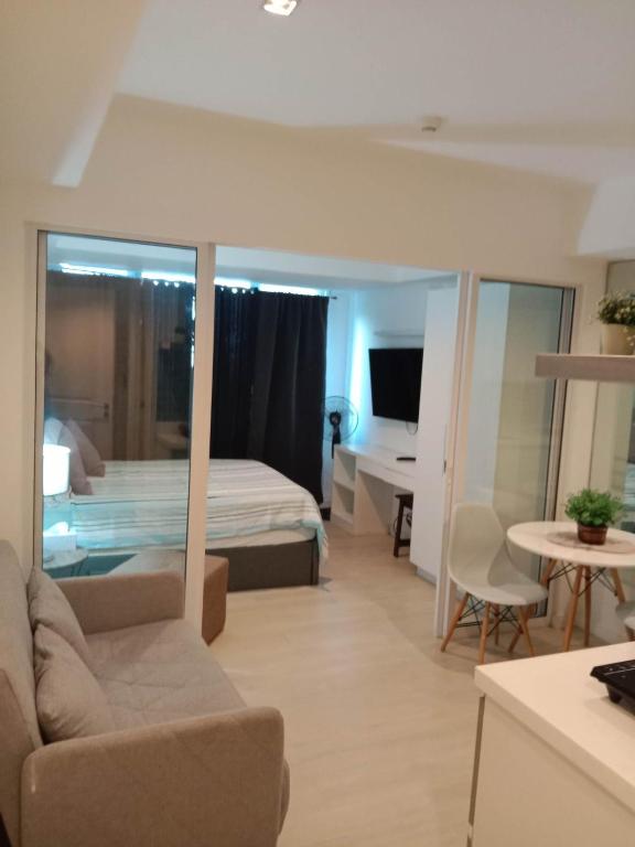 Gallery image of Azure Residences by Van Florendo in Manila