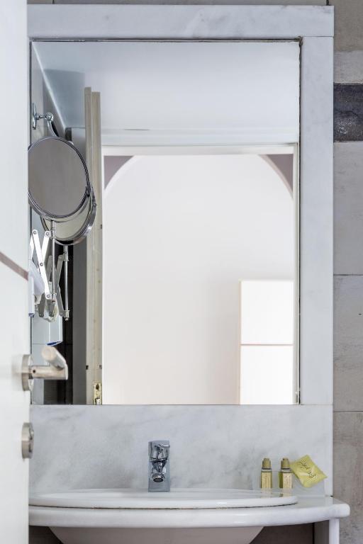 Loizos Stylish Residences - 7