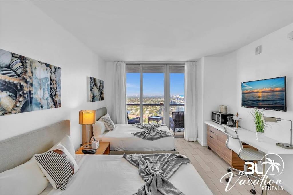 BEST Condo BeachWalk Resort Water Views 27Floor, Hallandale Beach