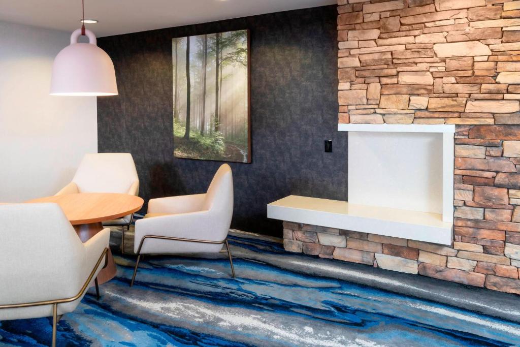 Posezení v ubytování Fairfield Inn & Suites Bend Downtown