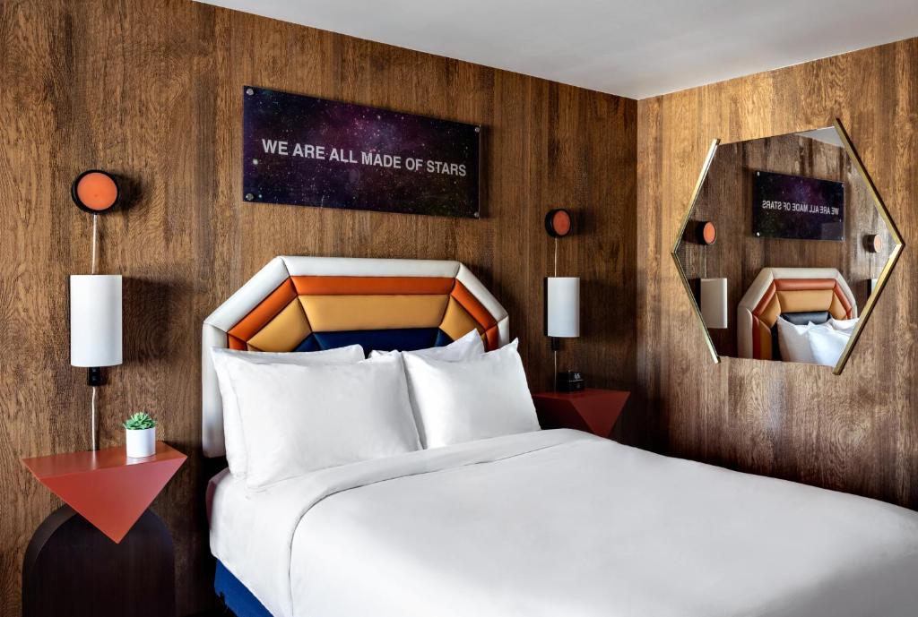 Americana Motor Hotel photo