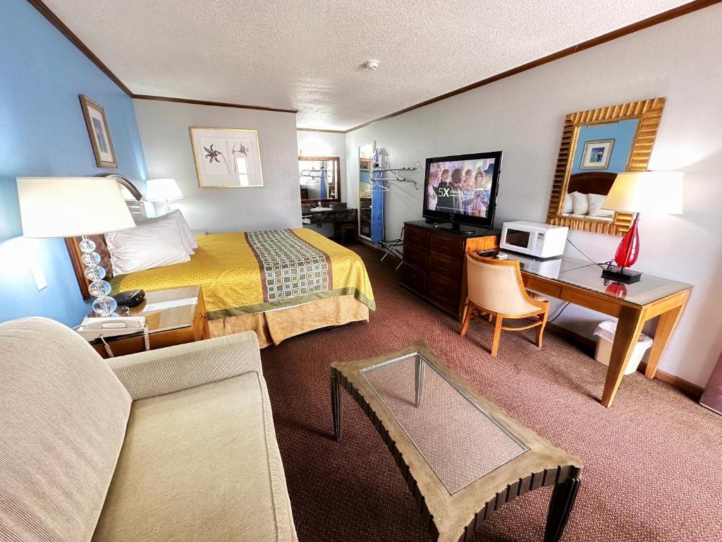 a hotel room with a bed and a desk at Night Inn in Sweet Springs