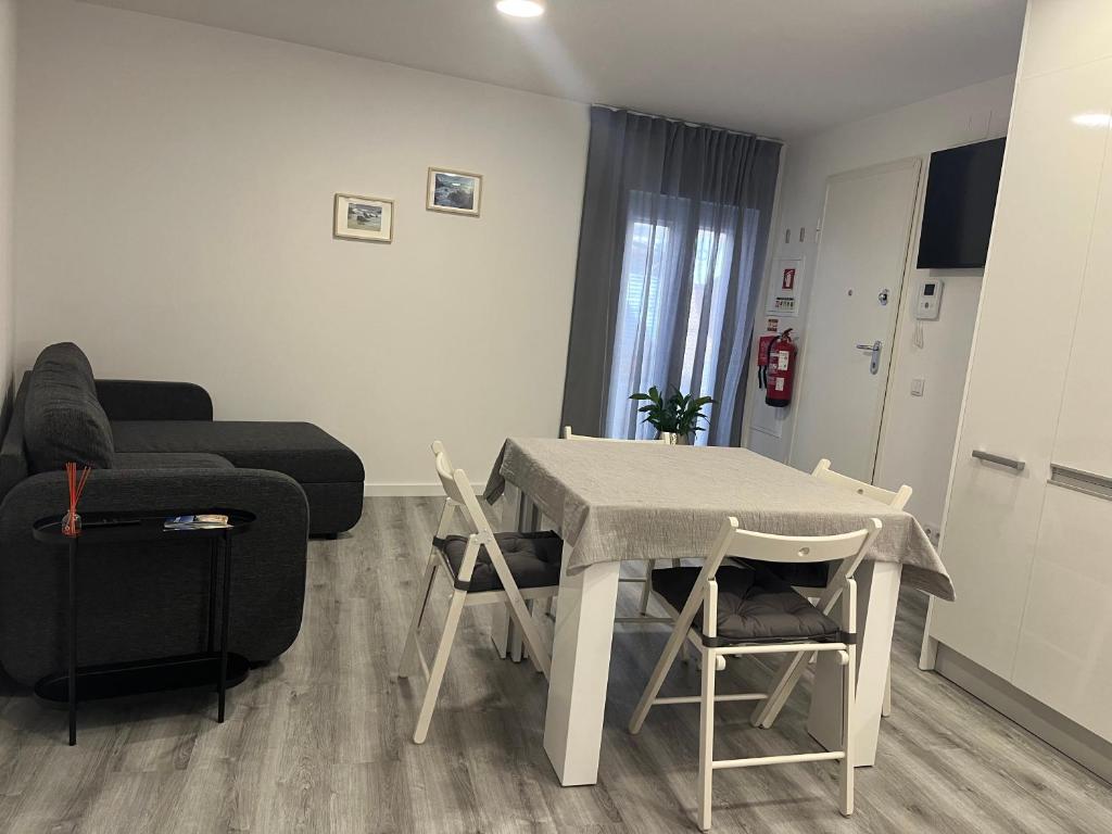 a living room with a table and a couch at Apartamento Brisa do Mar in Sesimbra