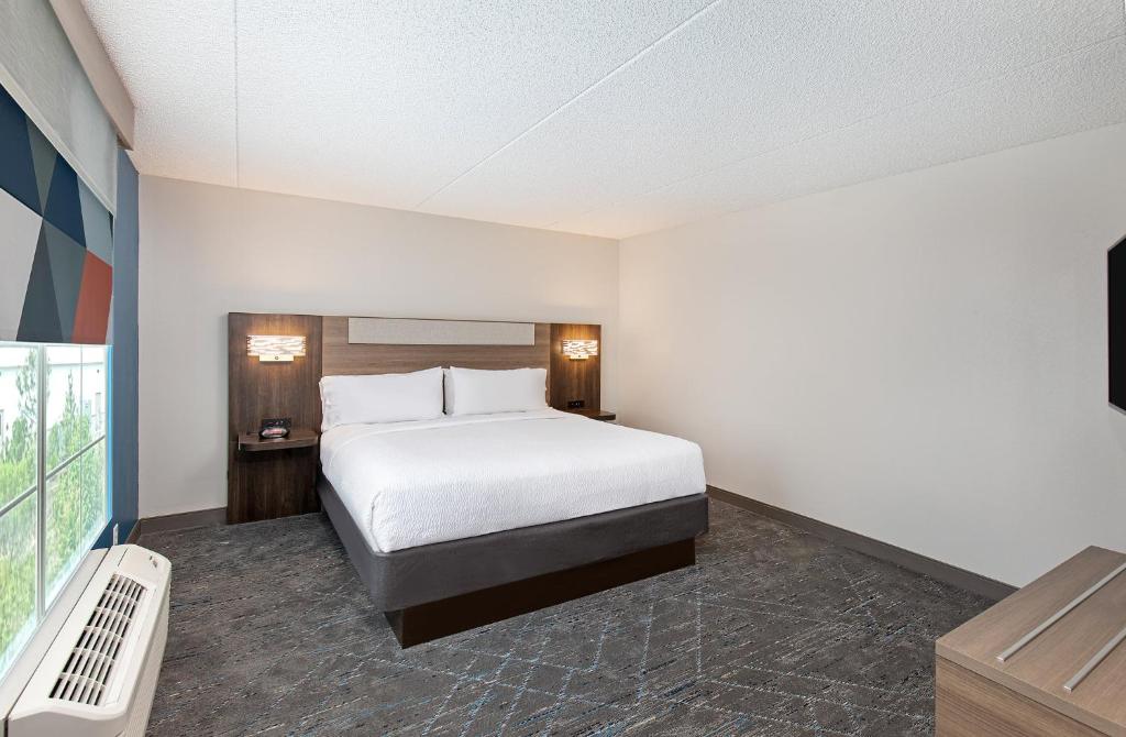 Holiday Inn Express & Suites Columbus at Northlake by IHG photo