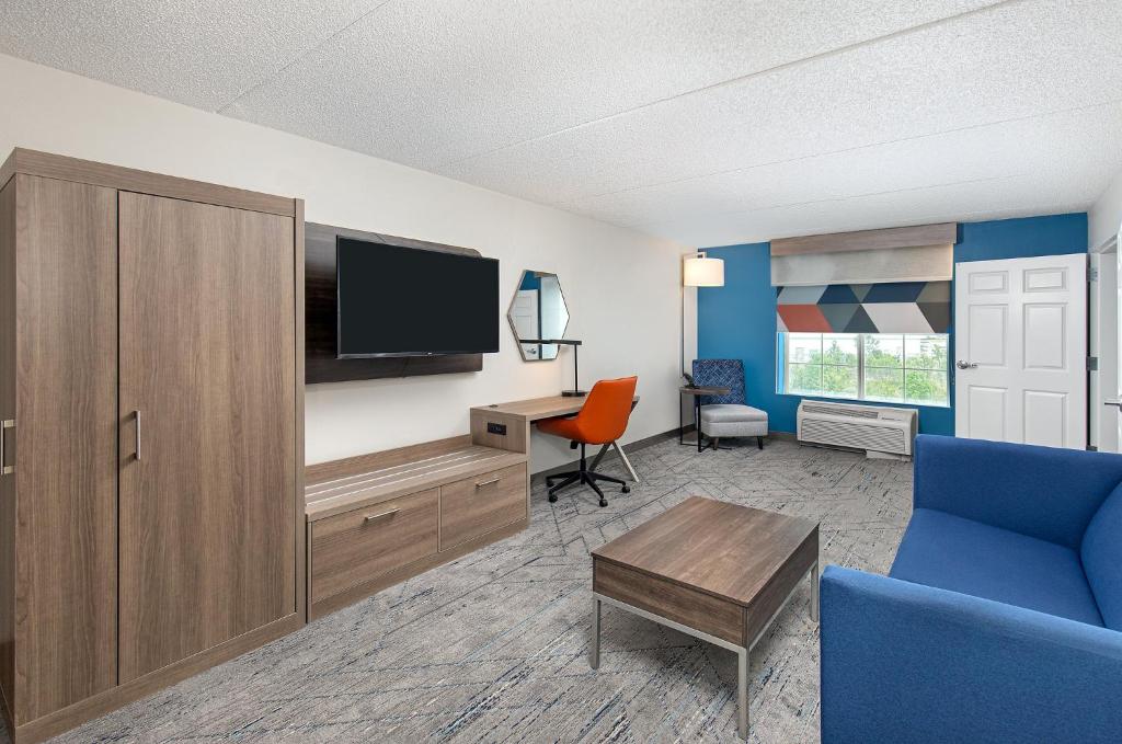Holiday Inn Express & Suites Columbus at Northlake by IHG photo