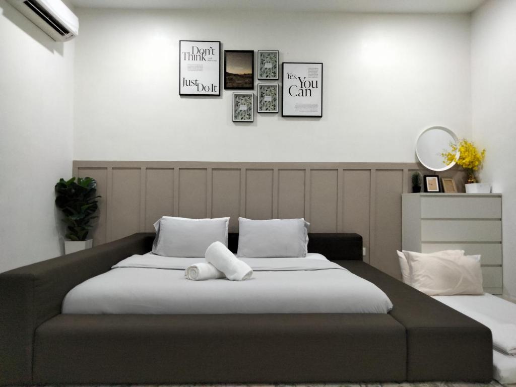מיטה או מיטות בחדר ב-RS Homestay