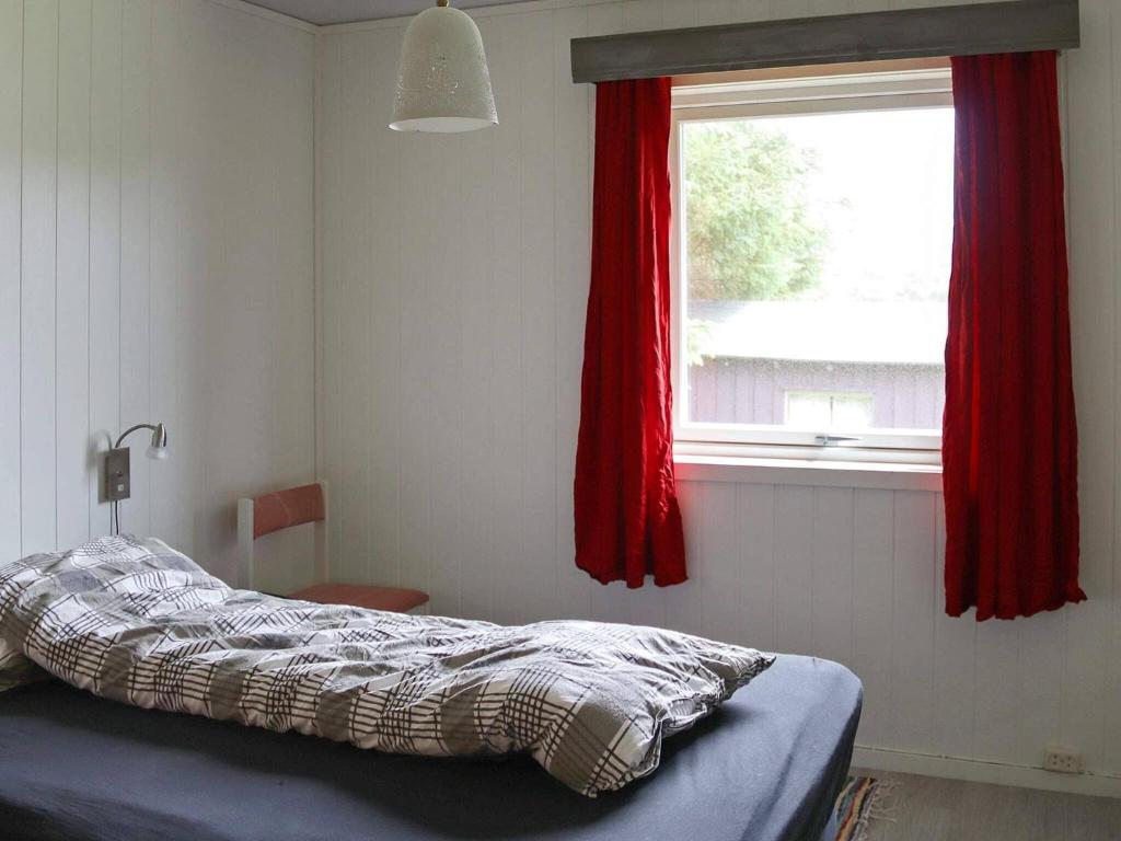 Postel nebo postele na pokoji v ubytování Five-Bedroom Holiday home in Kvenvær