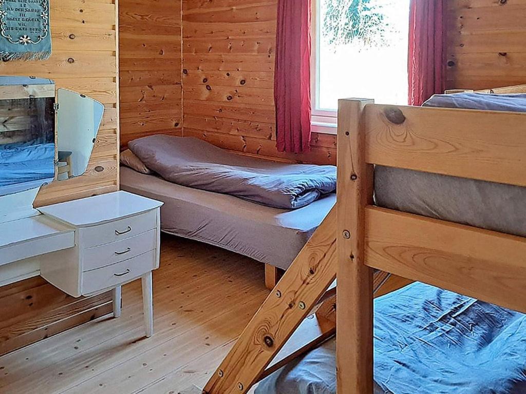 Postel nebo postele na pokoji v ubytování Five-Bedroom Holiday home in Kvenvær