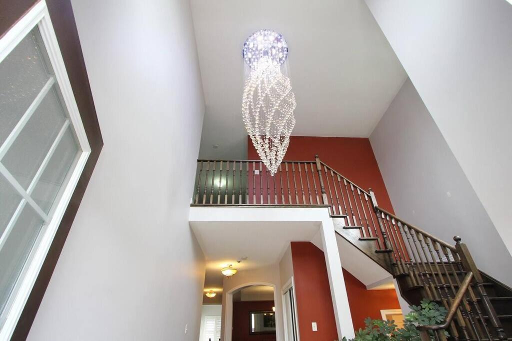 Peaceful House at Mount Pleasant, Brampton (updated prices 2024)