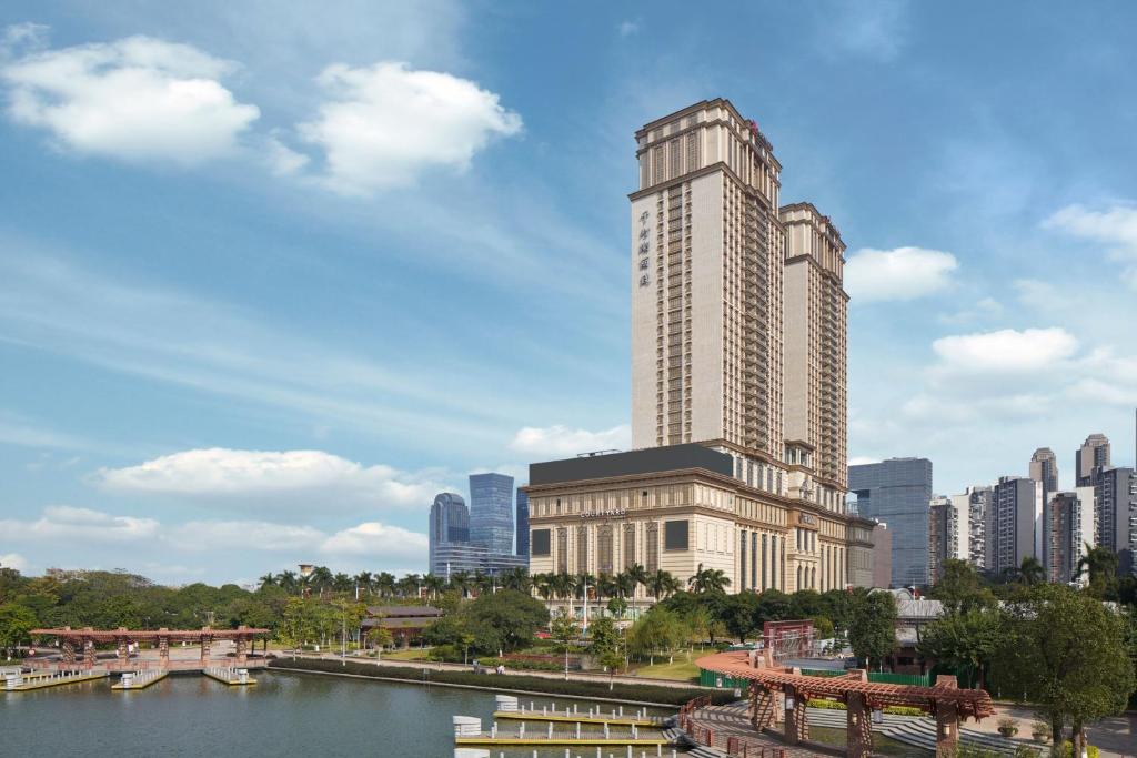 una rappresentazione di un edificio alto accanto a un fiume di Courtyard by Marriott Foshan a Foshan