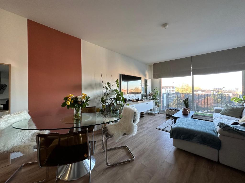 Fotografie z fotogalerie ubytování LILLE Appart Cosy 68m2 lumineux avec balcon - garage prive v destinaci Lille