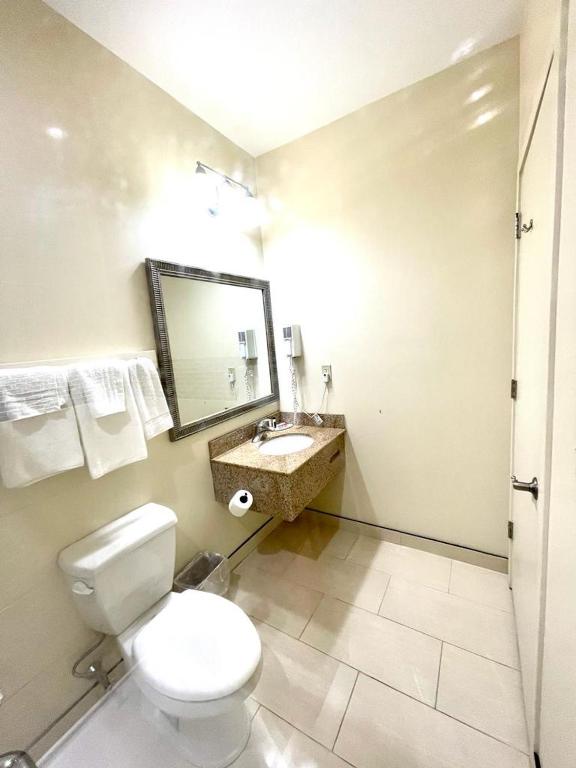 Whitney Inn & Suites photo