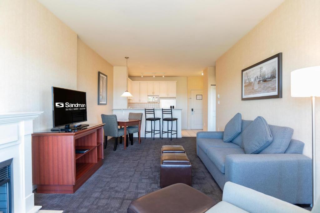 TV a/nebo společenská místnost v ubytování Sandman Suites Surrey - Guildford