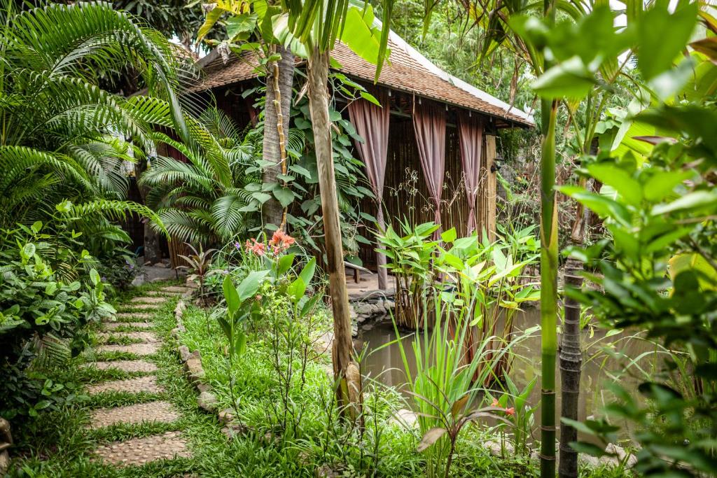 Zahrada ubytování Authentic Khmer Village Resort