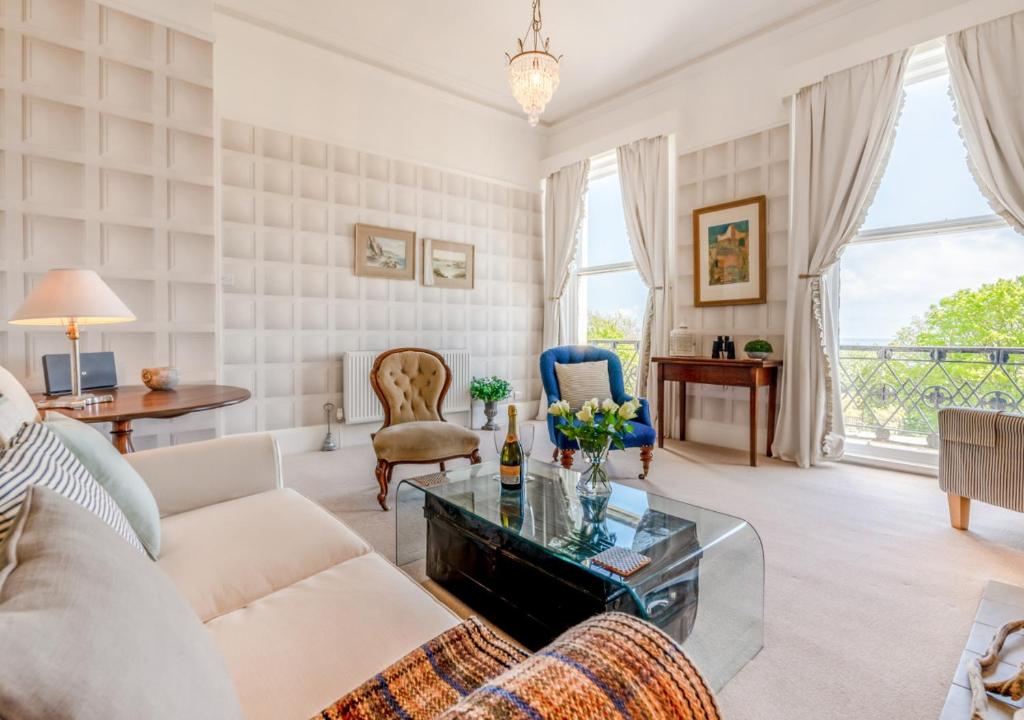 Number Five South Cliff - One-Bedroom Apartment