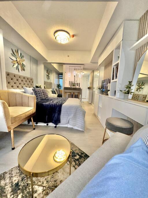 Aurum Bliss Suite at Azure North