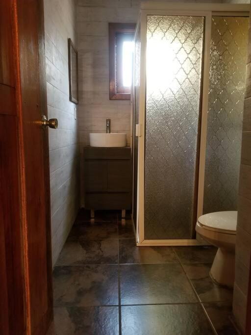 Koupelna v ubytování Cabaña rustica a 1km de cascada